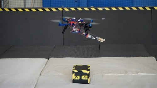 Летающий робот квадрокоптер